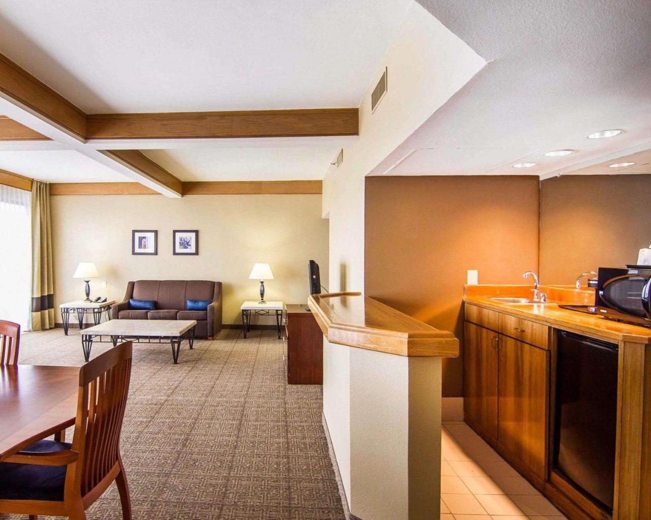 Comfort Inn & Suites Plano East Екстериор снимка